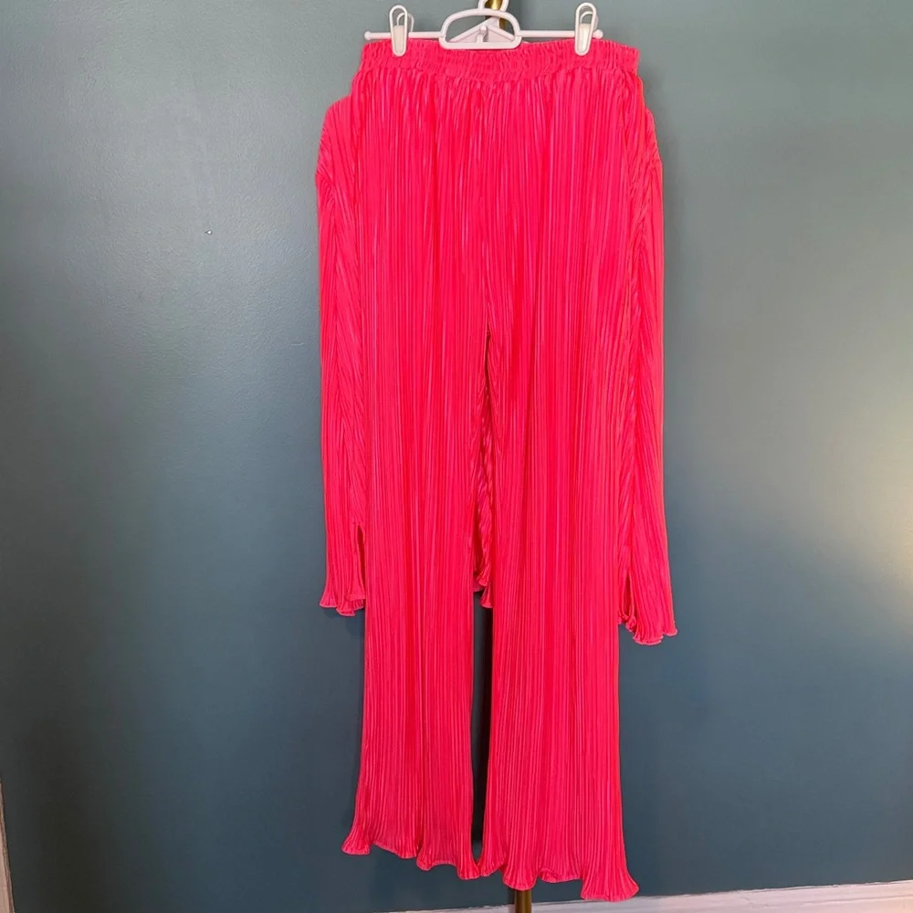 Dressed in LALA neon pink plisse suit EUC - Picture 4 of 6